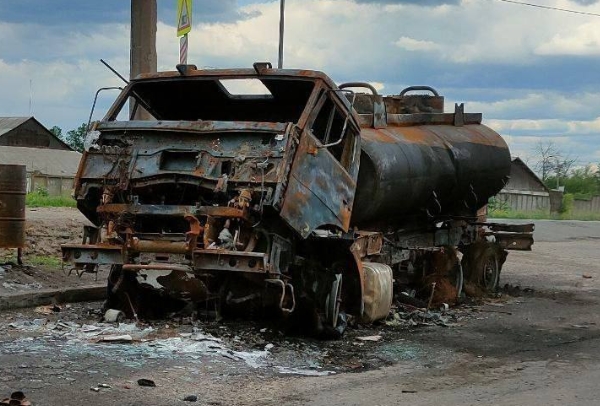 Z-пропагандист закликає прибирати розпізнавальні знаки з військових машин та маскувати їх під цивільні авто