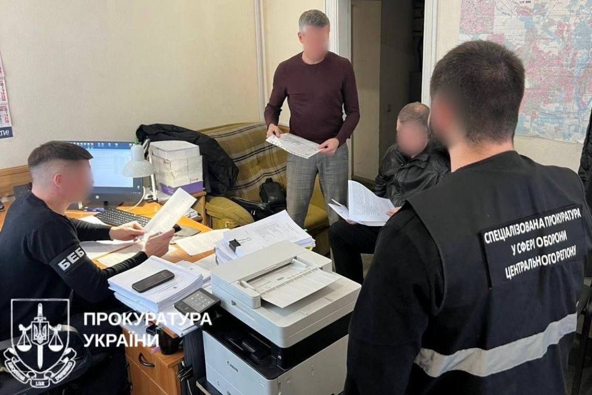 Мільйонні збитки на закупівлі супутникових телефонів для військових: справу передано до суду