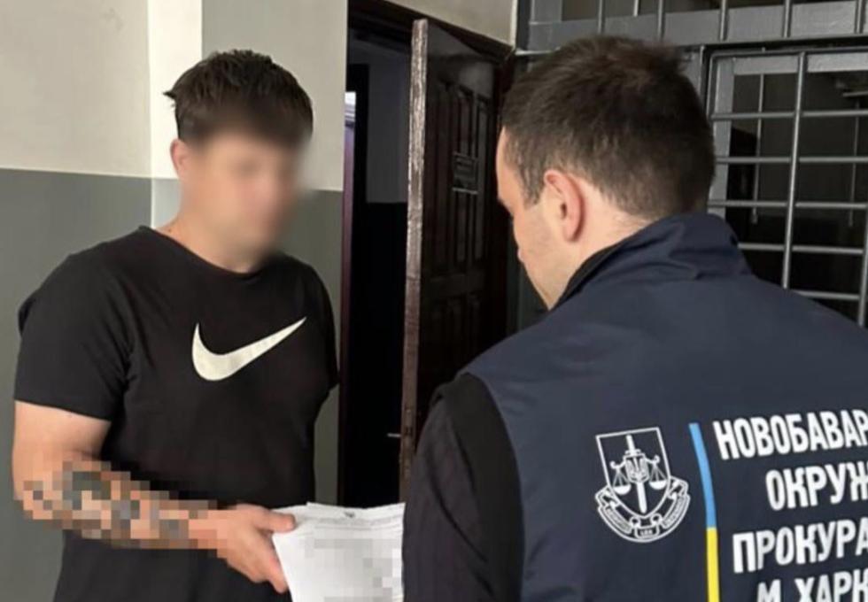 У Лозовій викрили колишнього поліцейського на незаконному заробітку