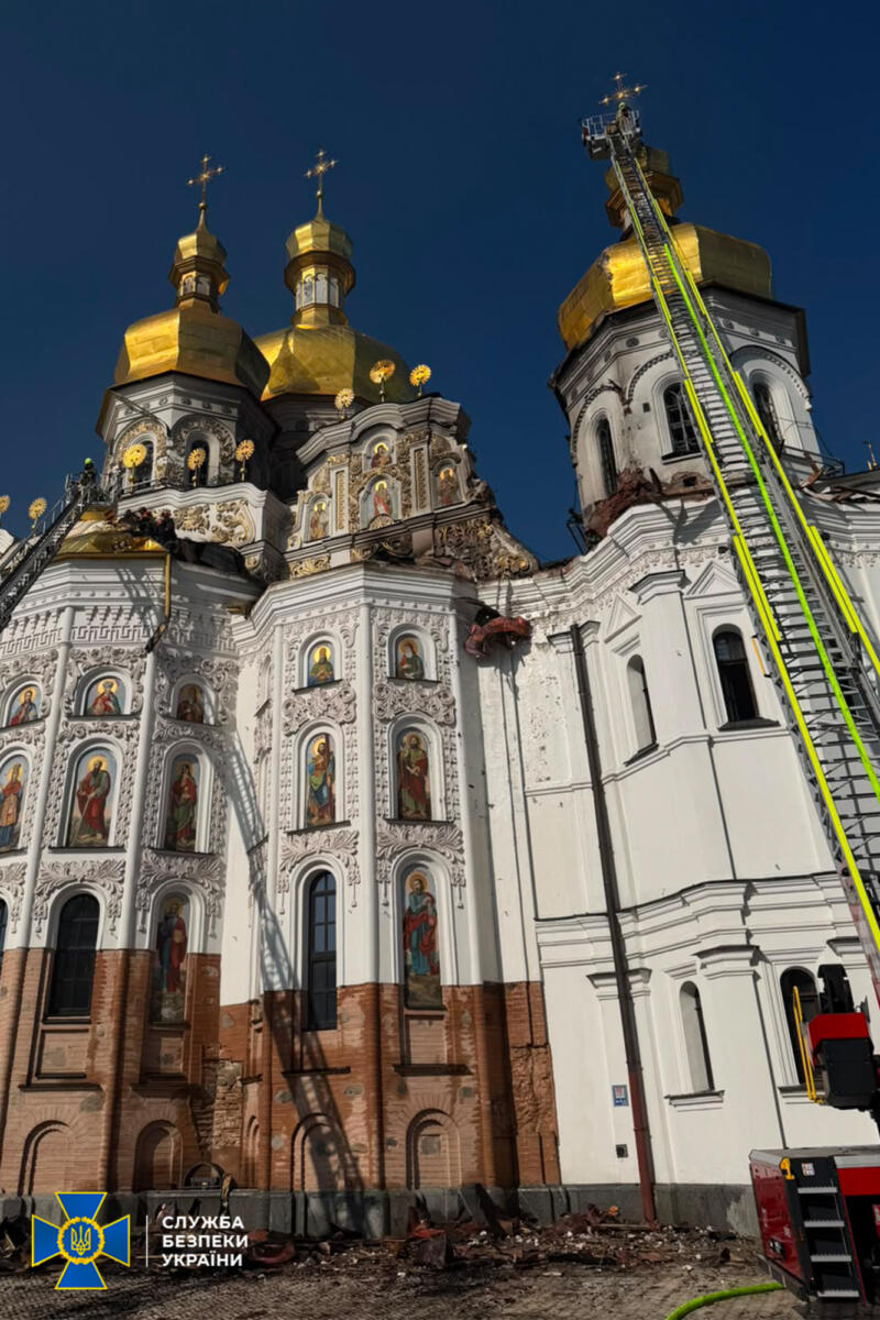 У СБУ показали уламки дрона, яким окупанти вдарили по Києво-Печерській лаврі (ФОТО)