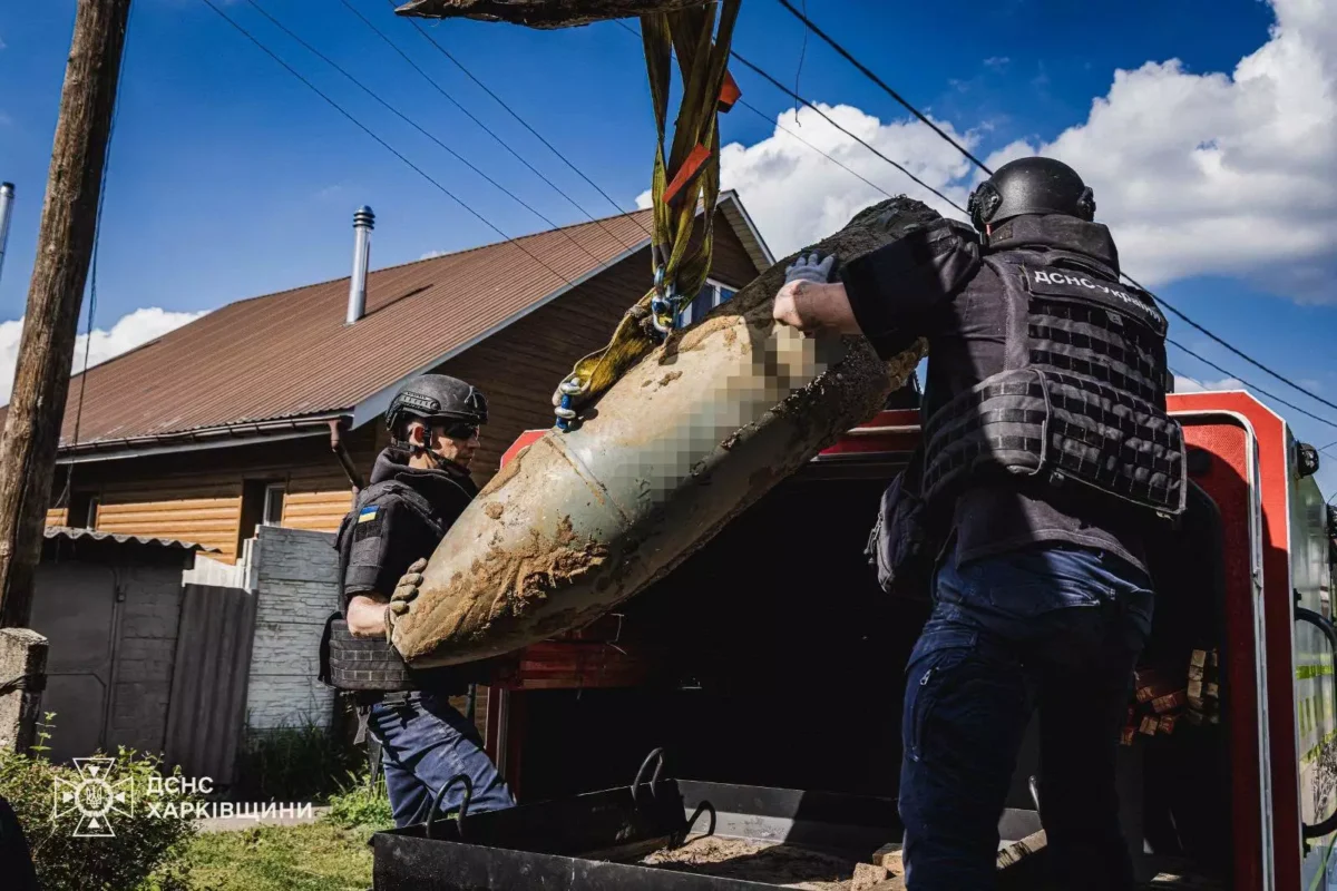 На Харківщині фахівці вилучили російську авіаційну бомбу з приватного подвір’я