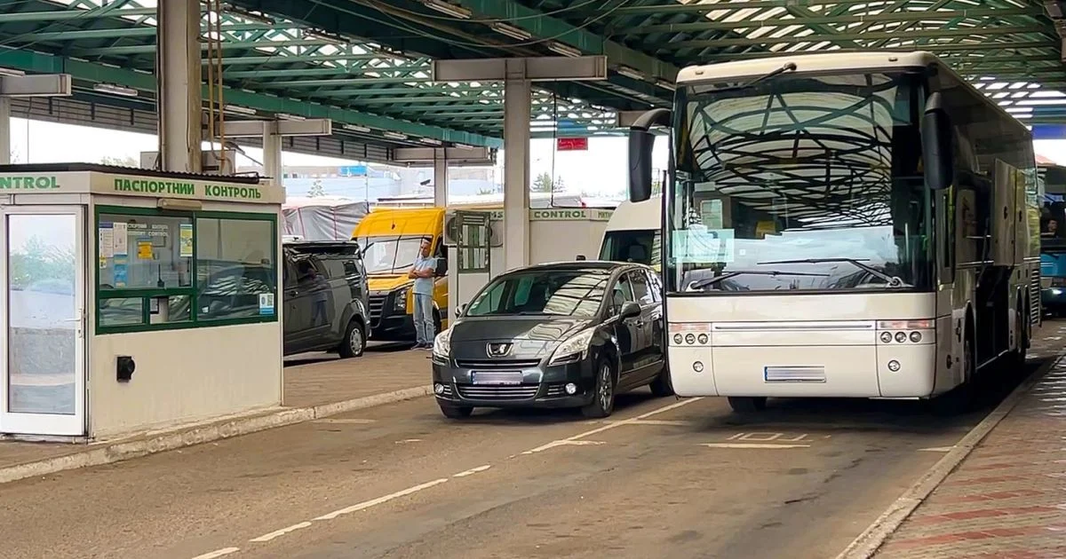 На західному кордоні ДПСУ фіксує збільшення пасажиропотоку: понад 500 автобусів за добу