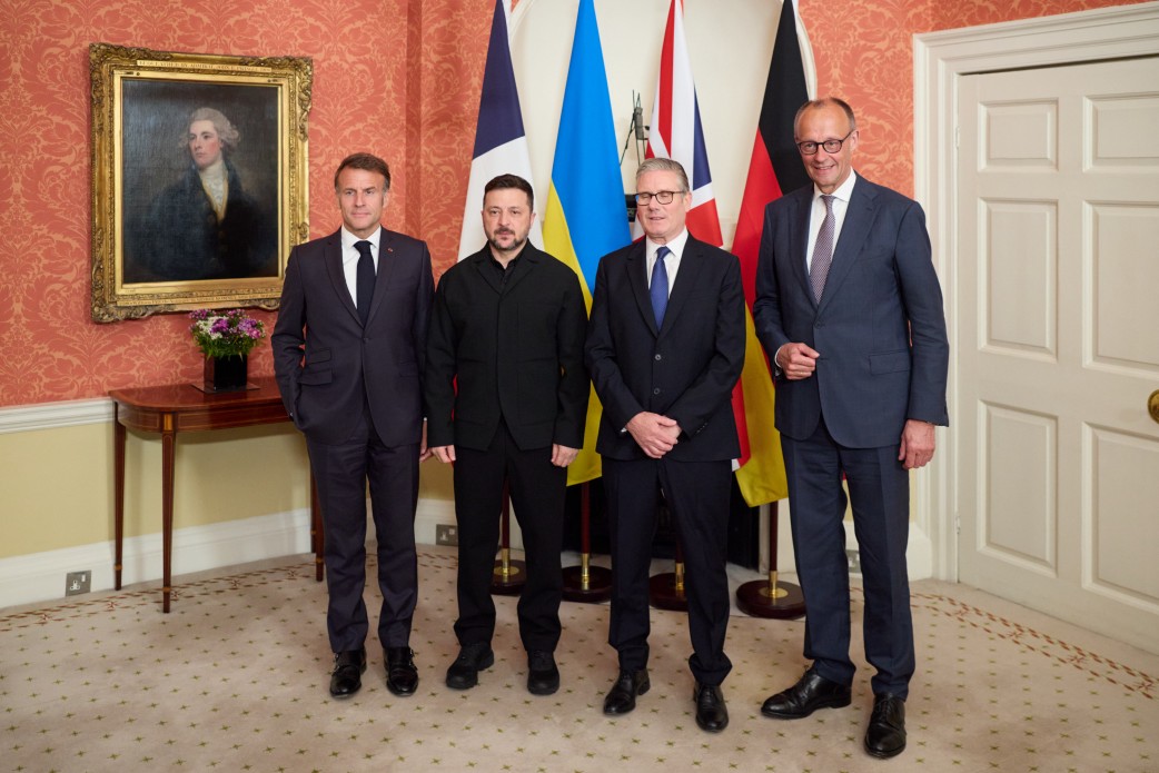 Макрон, Стармер і Мерц обговорили із Зеленським умови для досягнення справедливого й тривалого миру