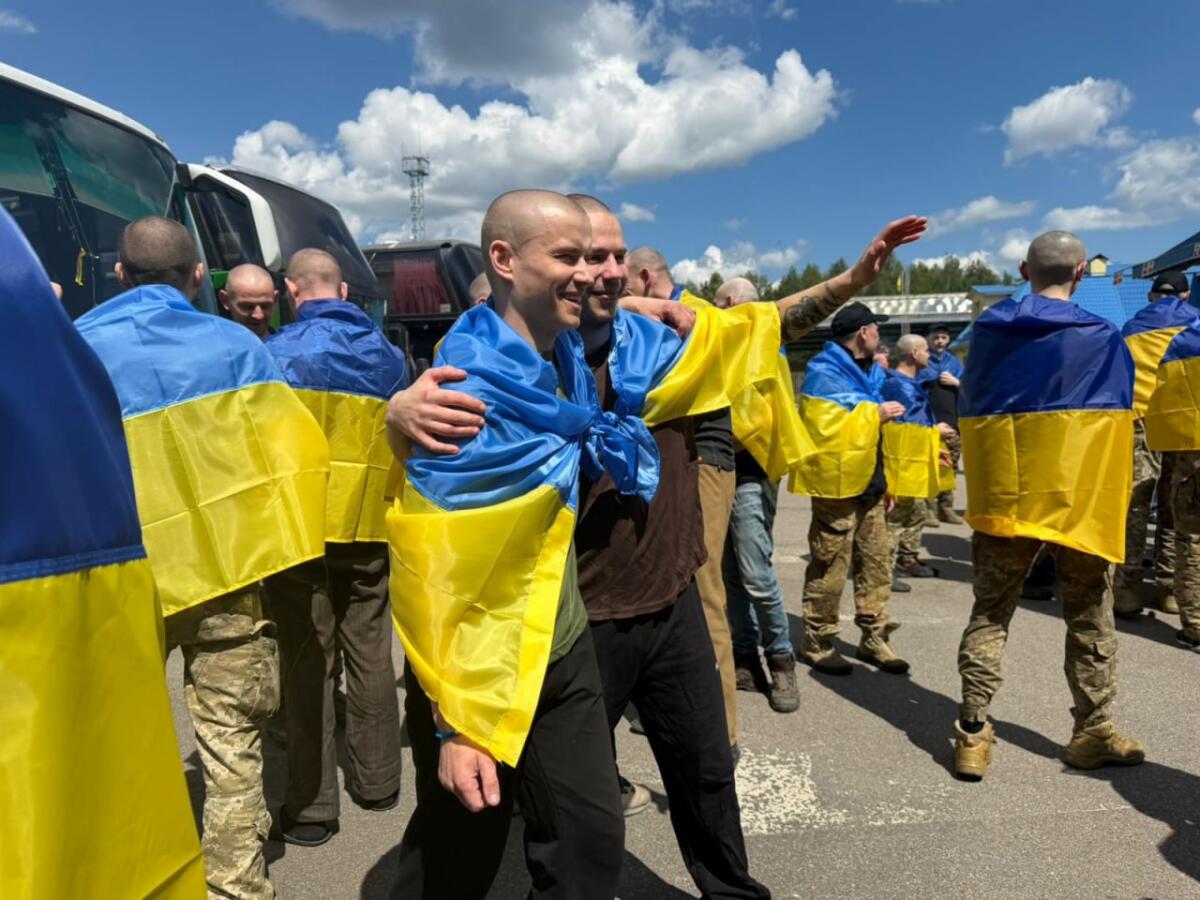 З російського полону повернулися 185 українців – Зеленський