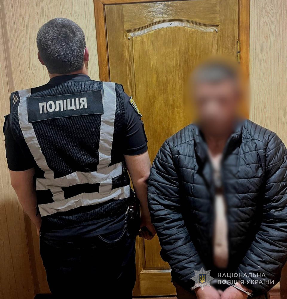 В Одеській області чоловік відкрив вогонь по правоохоронцях та погрожував ножем і гранатою