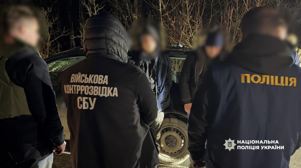 Нацполіція викрила десятки схем незаконного переправлення чоловіків за кордон: проведено майже 100 обшуків