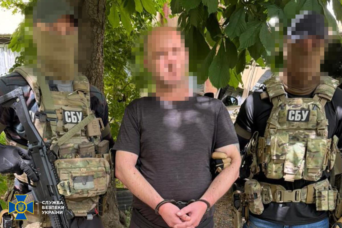 Під час окупації Херсона колишній працівник Укрзалізниці охороняв військові ешелони РФ: правоохоронці затримали зловмисника