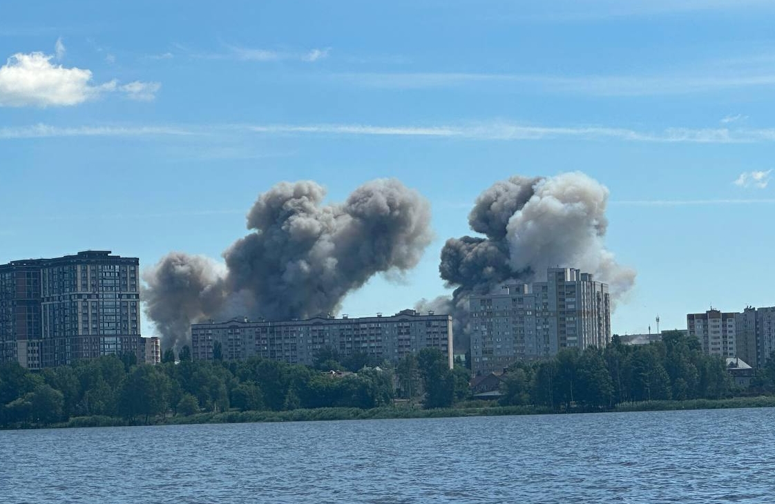 У Воронежі ймовірно крилатими ракетами атаковано завод, що працює на російський ВПК