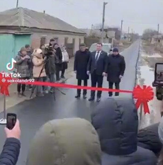 У російському вигаданому місті Мухосранськ асфальтну дорогу «зробив» штучний інтелект