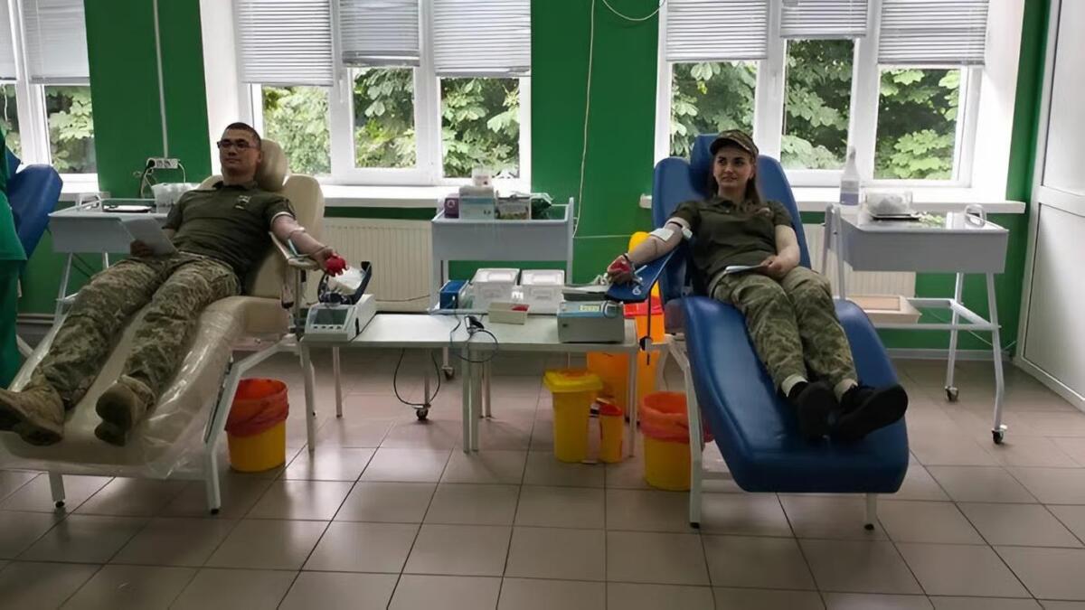Майже 200 літрів донорської крові для захисників: прикордонники встановили рекорд України