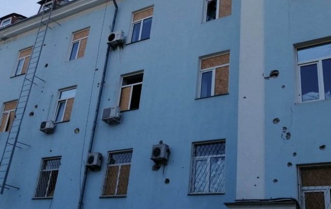 Окупанти обстріляли податкову та маршрутку в Херсоні, загинула дитина