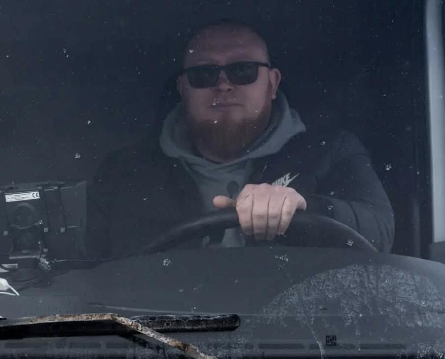 Не військовий і не політик: чому водій «Нової пошти» опинився в центрі уваги світових медіа