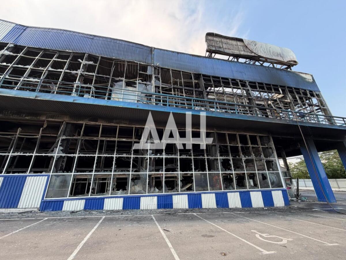 Що залишилося після пожежі від гіпермаркету в окупованій Макіївці (фото)